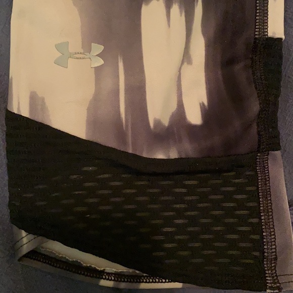 UA cropped FlyBy leggings - Picture 2 of 6
